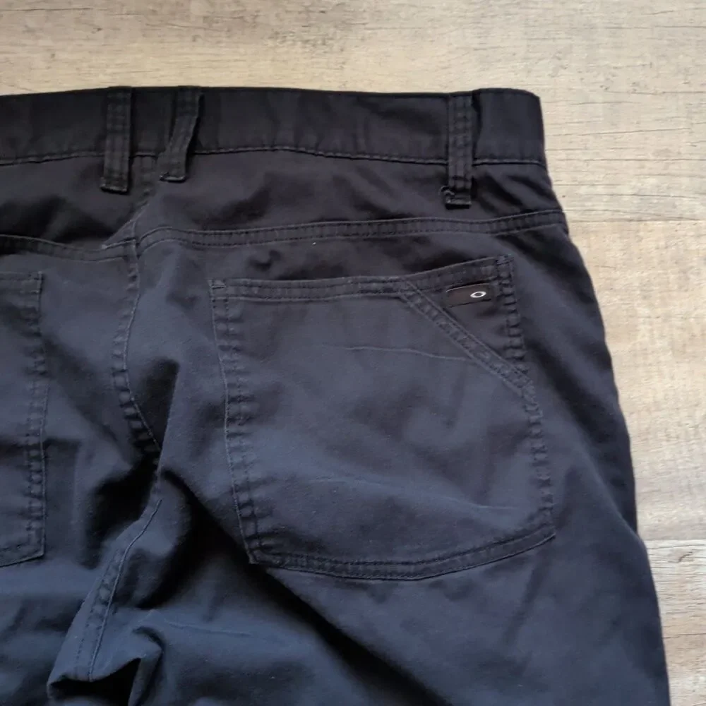Oakley Pants Mens 38x32 Black Chino Relaxed Fit Casual Golf Outdoor Travel